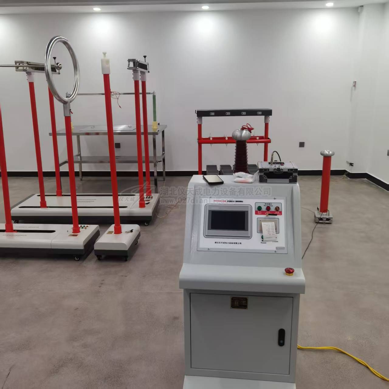 給浙江客戶(hù)做絕緣靴、桿等售后服務(wù)